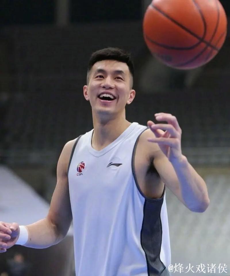 郭艾伦:辽宁球迷们很爱我 我真的舍不得他们 郭艾伦:辽宁球迷们很爱我 我真的舍不得他们